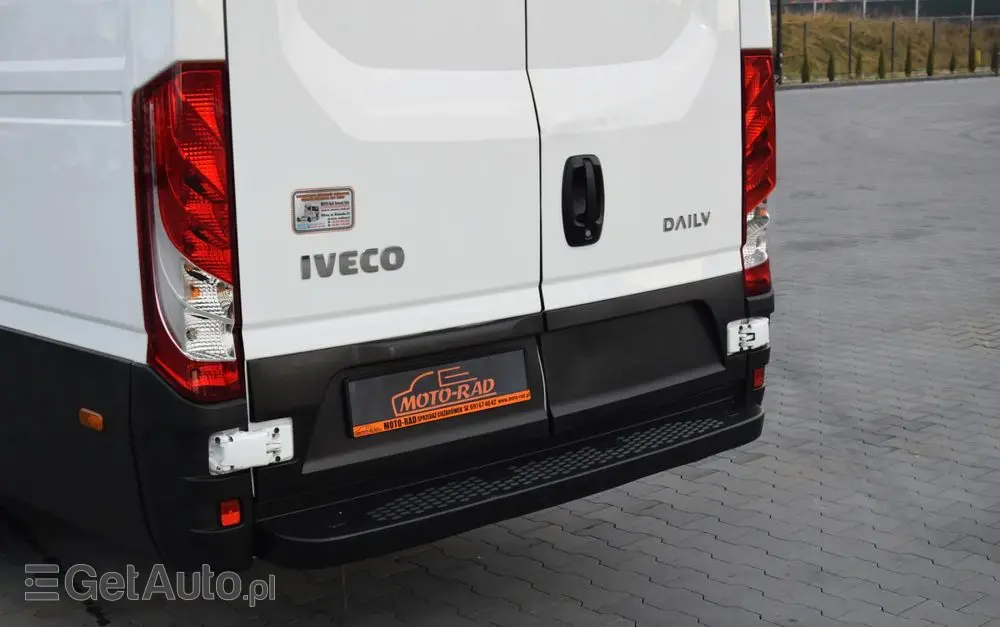 IVECO DAILY MAXI 35S14 / 2.3 - 140 KM / AUTOMAT HI-MATIC / NOWY MODEL / 3 OSOBY / DOSTAWCZE / BLASZAK / KAMERA COFANIA / TEMPOMAT / KLIMA / 2022 / SERWISOWANY / SPROWADZONY Z NIEMIEC 