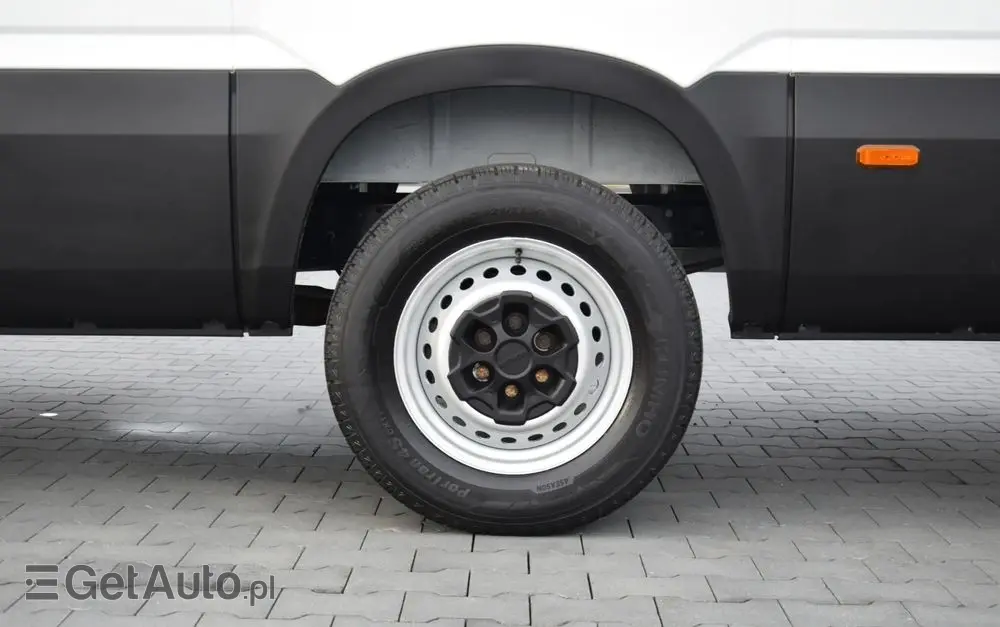 IVECO DAILY MAXI 35S14 / 2.3 - 140 KM / AUTOMAT HI-MATIC / NOWY MODEL / 3 OSOBY / DOSTAWCZE / BLASZAK / KAMERA COFANIA / TEMPOMAT / KLIMA / 2022 / SERWISOWANY / SPROWADZONY Z NIEMIEC 