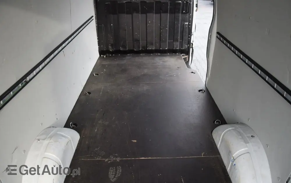 IVECO DAILY MAXI 35S14 / 2.3 - 140 KM / AUTOMAT HI-MATIC / NOWY MODEL / 3 OSOBY / DOSTAWCZE / BLASZAK / KAMERA COFANIA / TEMPOMAT / KLIMA / 2022 / SERWISOWANY / SPROWADZONY Z NIEMIEC 