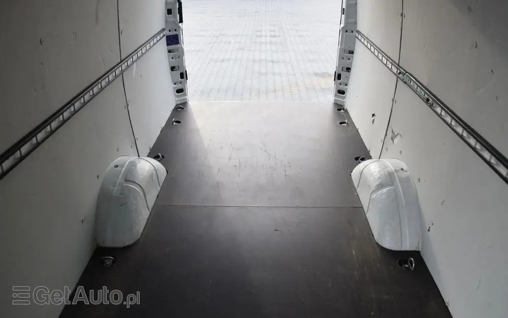 IVECO DAILY MAXI 35S14 / 2.3 - 140 KM / AUTOMAT HI-MATIC / NOWY MODEL / 3 OSOBY / DOSTAWCZE / BLASZAK / KAMERA COFANIA / TEMPOMAT / KLIMA / 2022 / SERWISOWANY / SPROWADZONY Z NIEMIEC 