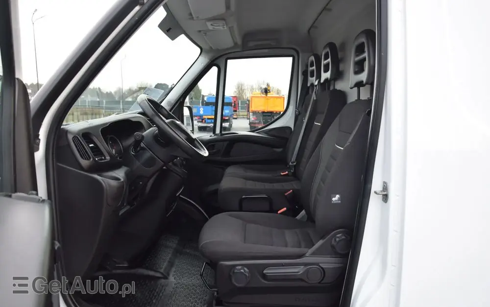IVECO DAILY MAXI 35S14 / 2.3 - 140 KM / AUTOMAT HI-MATIC / NOWY MODEL / 3 OSOBY / DOSTAWCZE / BLASZAK / KAMERA COFANIA / TEMPOMAT / KLIMA / 2022 / SERWISOWANY / SPROWADZONY Z NIEMIEC 