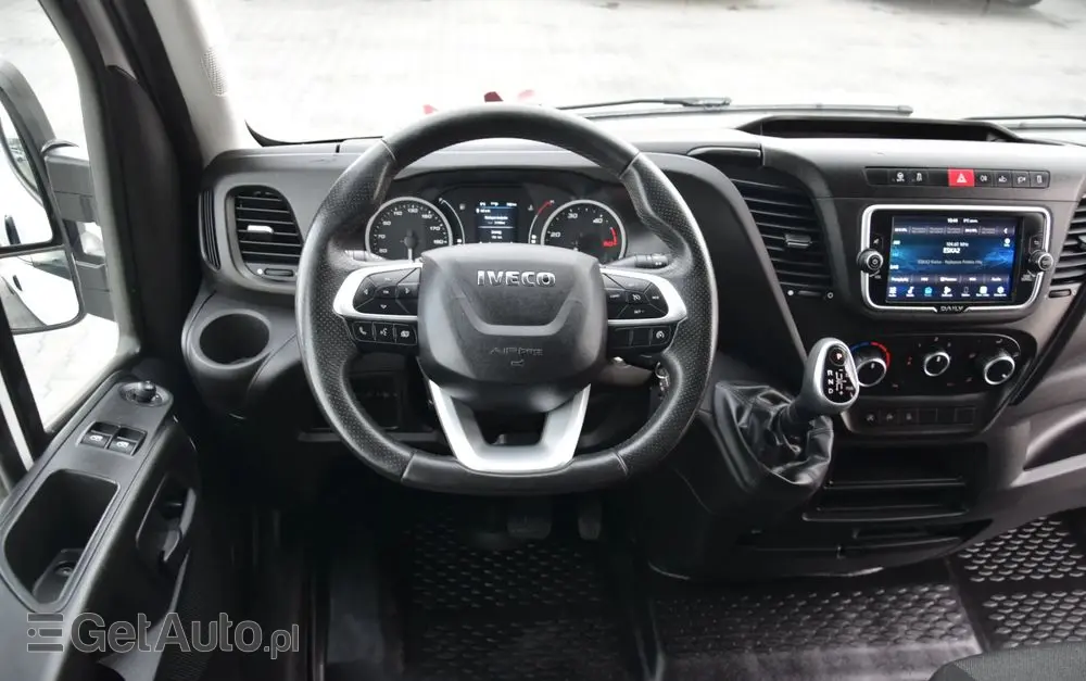 IVECO DAILY MAXI 35S14 / 2.3 - 140 KM / AUTOMAT HI-MATIC / NOWY MODEL / 3 OSOBY / DOSTAWCZE / BLASZAK / KAMERA COFANIA / TEMPOMAT / KLIMA / 2022 / SERWISOWANY / SPROWADZONY Z NIEMIEC 