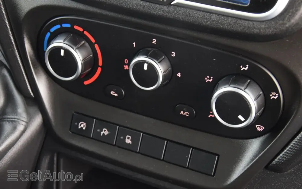 IVECO DAILY MAXI 35S14 / 2.3 - 140 KM / AUTOMAT HI-MATIC / NOWY MODEL / 3 OSOBY / DOSTAWCZE / BLASZAK / KAMERA COFANIA / TEMPOMAT / KLIMA / 2022 / SERWISOWANY / SPROWADZONY Z NIEMIEC 