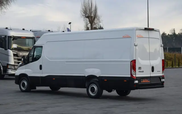 IVECO DAILY MAXI 35S14 / 2.3 - 140 KM / AUTOMAT HI-MATIC / NOWY MODEL / 3 OSOBY / DOSTAWCZE / BLASZAK / KAMERA COFANIA / TEMPOMAT / KLIMA / 2022 / SERWISOWANY / SPROWADZONY Z NIEMIEC 