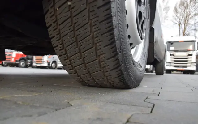 IVECO DAILY MAXI 35S14 / 2.3 - 140 KM / AUTOMAT HI-MATIC / NOWY MODEL / 3 OSOBY / DOSTAWCZE / BLASZAK / KAMERA COFANIA / TEMPOMAT / KLIMA / 2022 / SERWISOWANY / SPROWADZONY Z NIEMIEC 