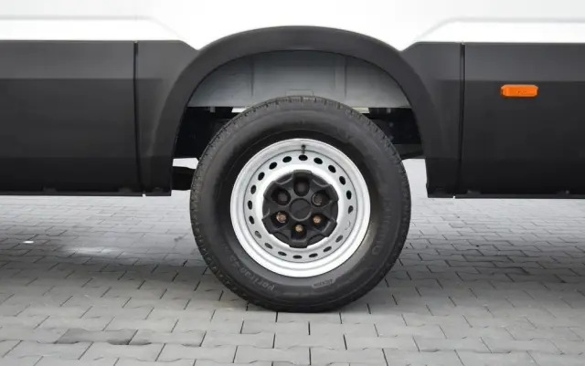 IVECO DAILY MAXI 35S14 / 2.3 - 140 KM / AUTOMAT HI-MATIC / NOWY MODEL / 3 OSOBY / DOSTAWCZE / BLASZAK / KAMERA COFANIA / TEMPOMAT / KLIMA / 2022 / SERWISOWANY / SPROWADZONY Z NIEMIEC 