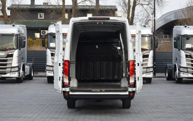 IVECO DAILY MAXI 35S14 / 2.3 - 140 KM / AUTOMAT HI-MATIC / NOWY MODEL / 3 OSOBY / DOSTAWCZE / BLASZAK / KAMERA COFANIA / TEMPOMAT / KLIMA / 2022 / SERWISOWANY / SPROWADZONY Z NIEMIEC 