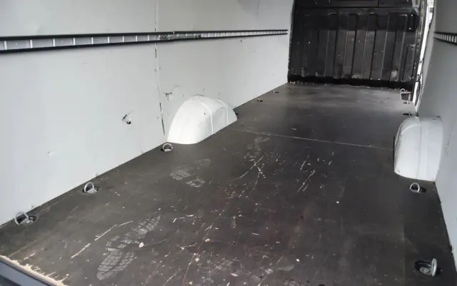 IVECO DAILY MAXI 35S14 / 2.3 - 140 KM / AUTOMAT HI-MATIC / NOWY MODEL / 3 OSOBY / DOSTAWCZE / BLASZAK / KAMERA COFANIA / TEMPOMAT / KLIMA / 2022 / SERWISOWANY / SPROWADZONY Z NIEMIEC 