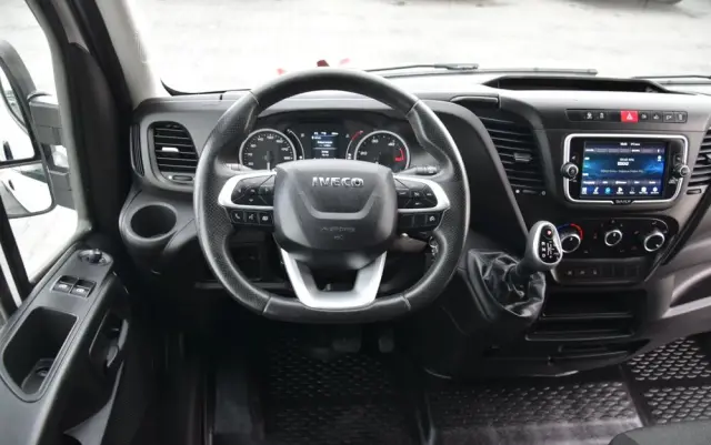 IVECO DAILY MAXI 35S14 / 2.3 - 140 KM / AUTOMAT HI-MATIC / NOWY MODEL / 3 OSOBY / DOSTAWCZE / BLASZAK / KAMERA COFANIA / TEMPOMAT / KLIMA / 2022 / SERWISOWANY / SPROWADZONY Z NIEMIEC 