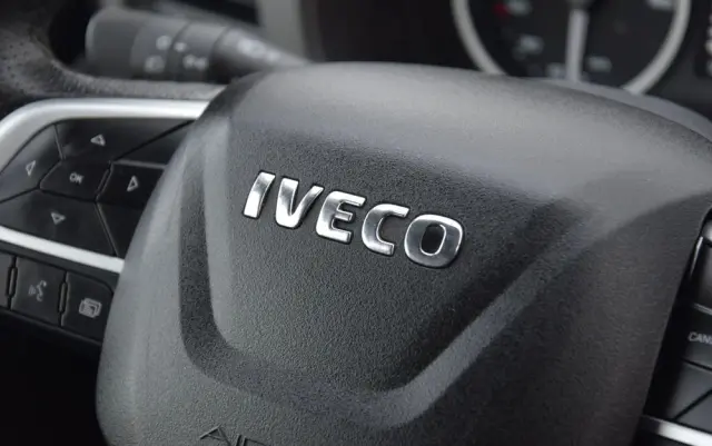 IVECO DAILY MAXI 35S14 / 2.3 - 140 KM / AUTOMAT HI-MATIC / NOWY MODEL / 3 OSOBY / DOSTAWCZE / BLASZAK / KAMERA COFANIA / TEMPOMAT / KLIMA / 2022 / SERWISOWANY / SPROWADZONY Z NIEMIEC 