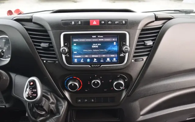 IVECO DAILY MAXI 35S14 / 2.3 - 140 KM / AUTOMAT HI-MATIC / NOWY MODEL / 3 OSOBY / DOSTAWCZE / BLASZAK / KAMERA COFANIA / TEMPOMAT / KLIMA / 2022 / SERWISOWANY / SPROWADZONY Z NIEMIEC 