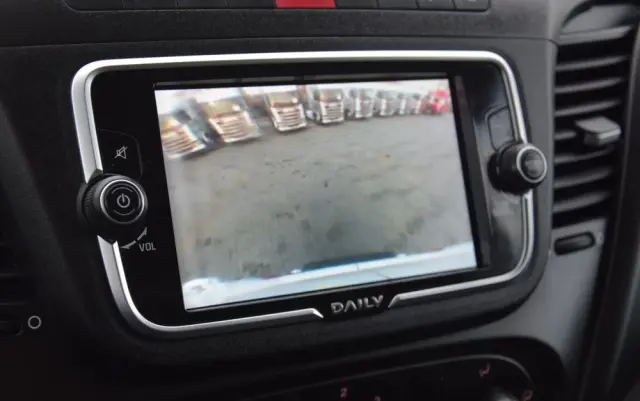 IVECO DAILY MAXI 35S14 / 2.3 - 140 KM / AUTOMAT HI-MATIC / NOWY MODEL / 3 OSOBY / DOSTAWCZE / BLASZAK / KAMERA COFANIA / TEMPOMAT / KLIMA / 2022 / SERWISOWANY / SPROWADZONY Z NIEMIEC 