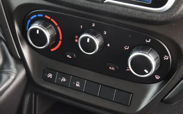 IVECO DAILY MAXI 35S14 / 2.3 - 140 KM / AUTOMAT HI-MATIC / NOWY MODEL / 3 OSOBY / DOSTAWCZE / BLASZAK / KAMERA COFANIA / TEMPOMAT / KLIMA / 2022 / SERWISOWANY / SPROWADZONY Z NIEMIEC 