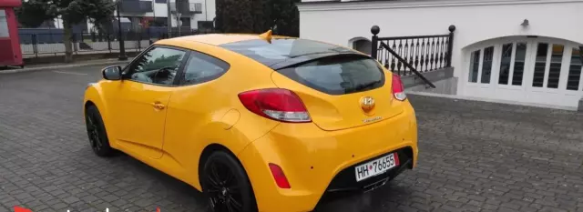 HYUNDAI Veloster 