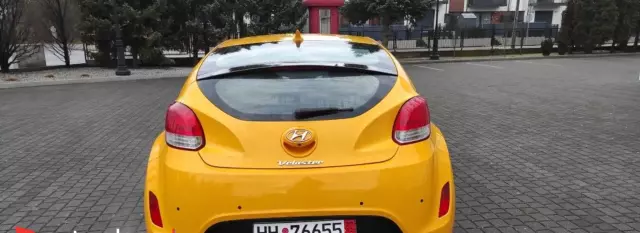 HYUNDAI Veloster 