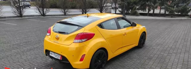 HYUNDAI Veloster 