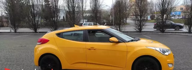 HYUNDAI Veloster 