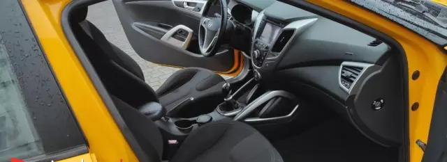 HYUNDAI Veloster 
