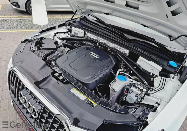 AUDI Q5 2.0 TDI quattro (clean diesel)