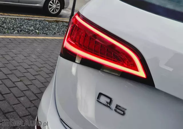 AUDI Q5 2.0 TDI quattro (clean diesel)