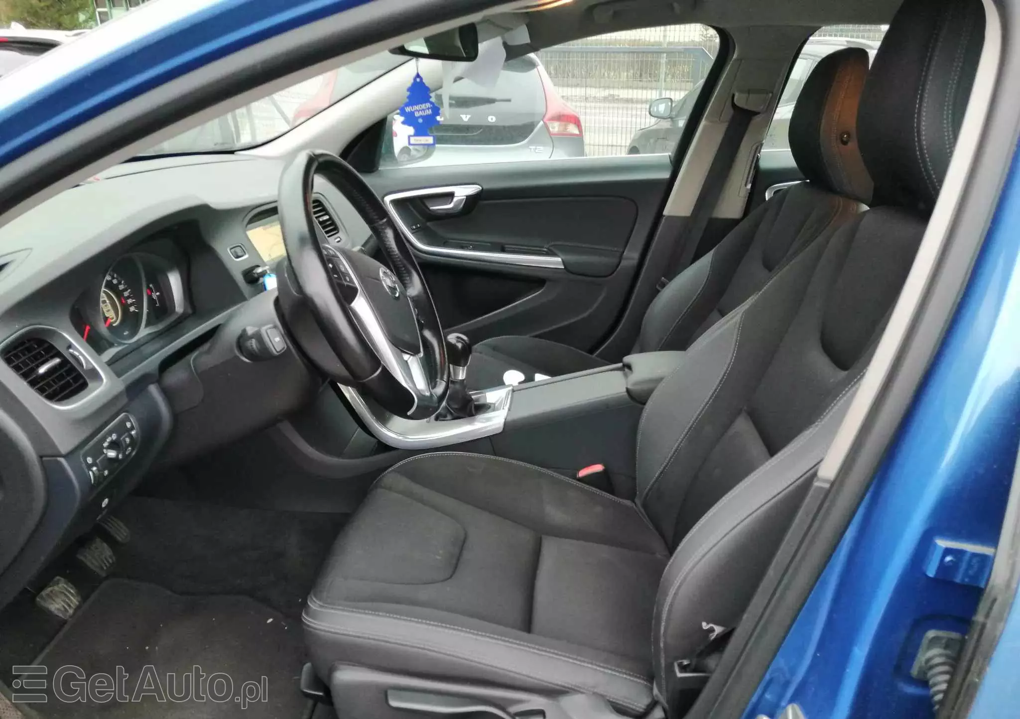 VOLVO V60 D2 Momentum