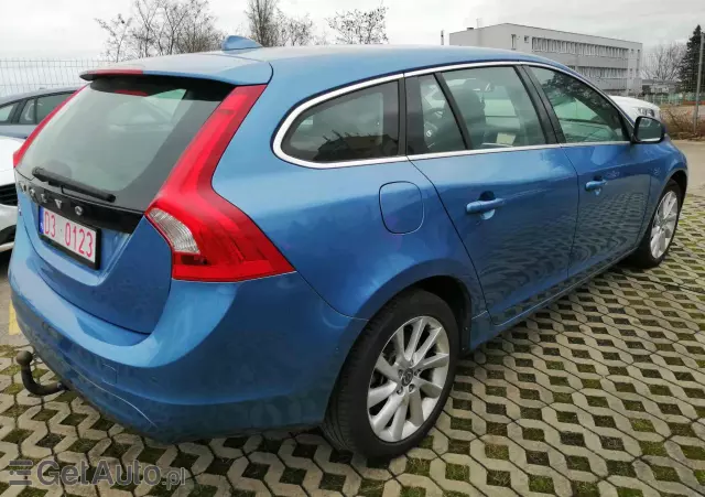 VOLVO V60 D2 Momentum