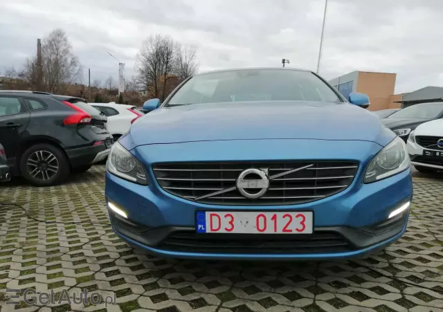 VOLVO V60 D2 Momentum