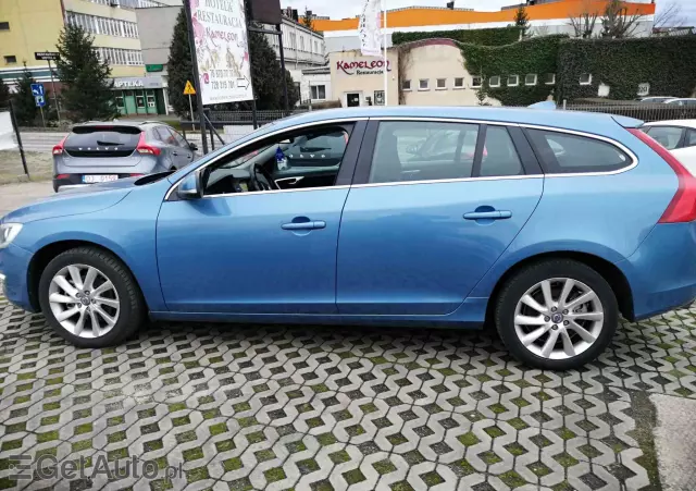 VOLVO V60 D2 Momentum