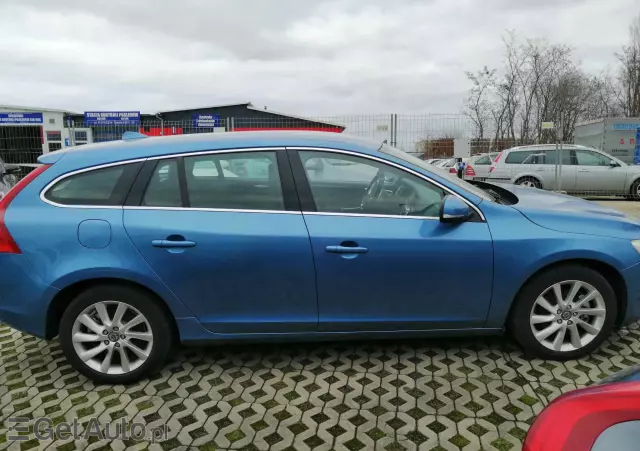 VOLVO V60 D2 Momentum