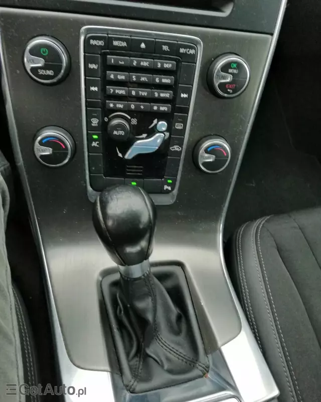 VOLVO V60 D2 Momentum