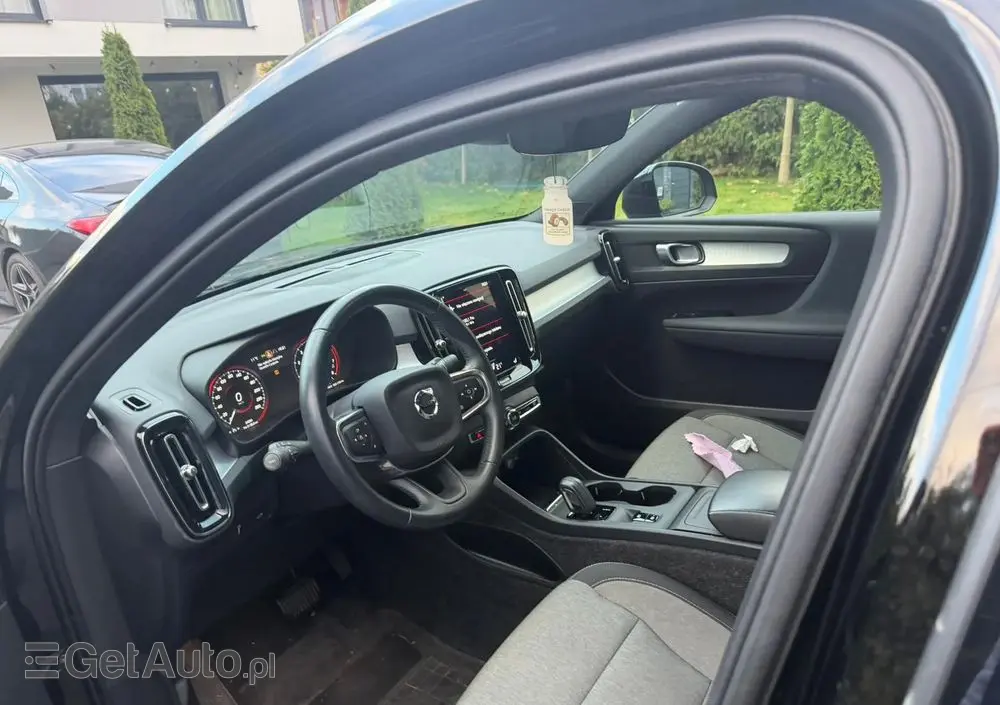 VOLVO XC 40 T5 AWD Geartronic Momentum Pro
