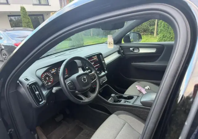 VOLVO XC 40 T5 AWD Geartronic Momentum Pro