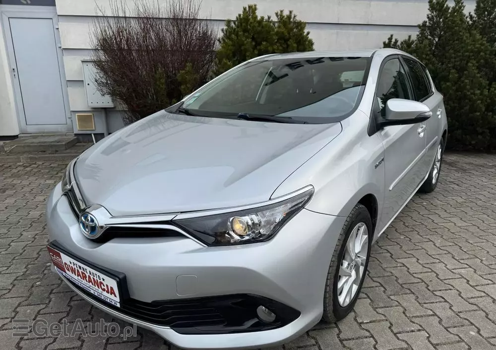 TOYOTA Auris 