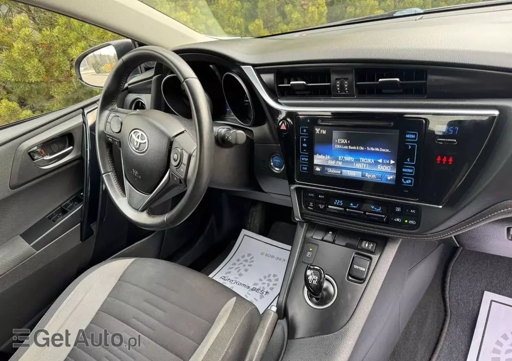 TOYOTA Auris 