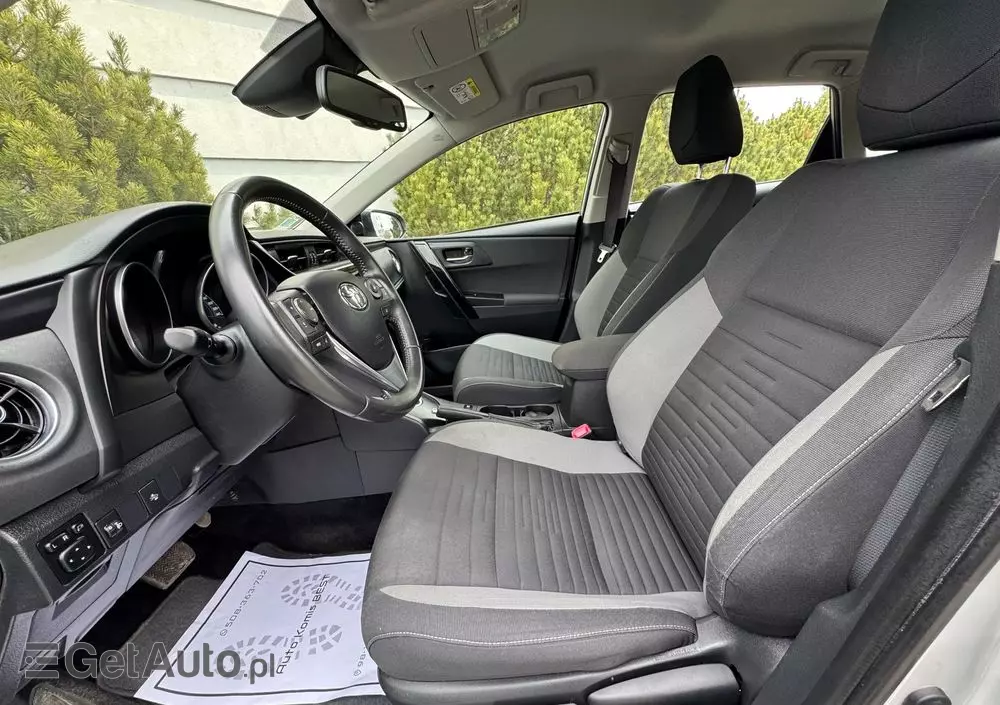 TOYOTA Auris 