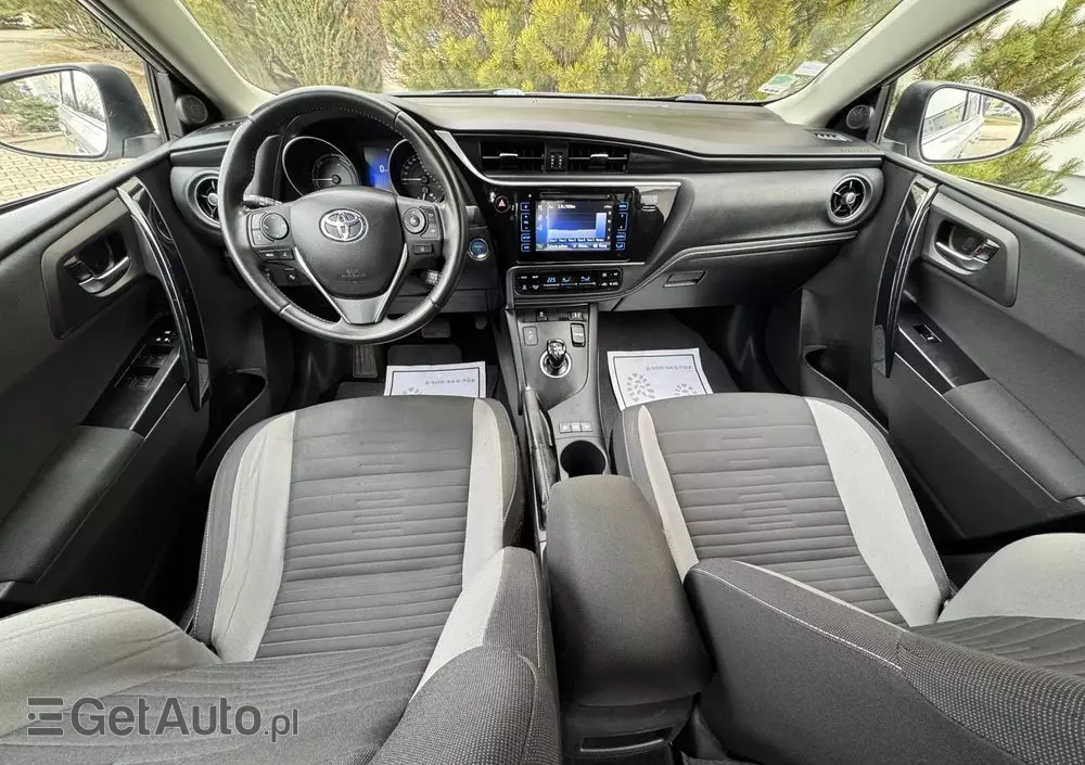 TOYOTA Auris 