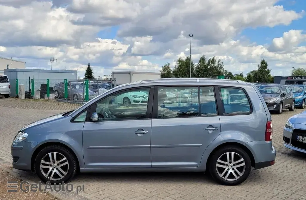 VOLKSWAGEN Touran 