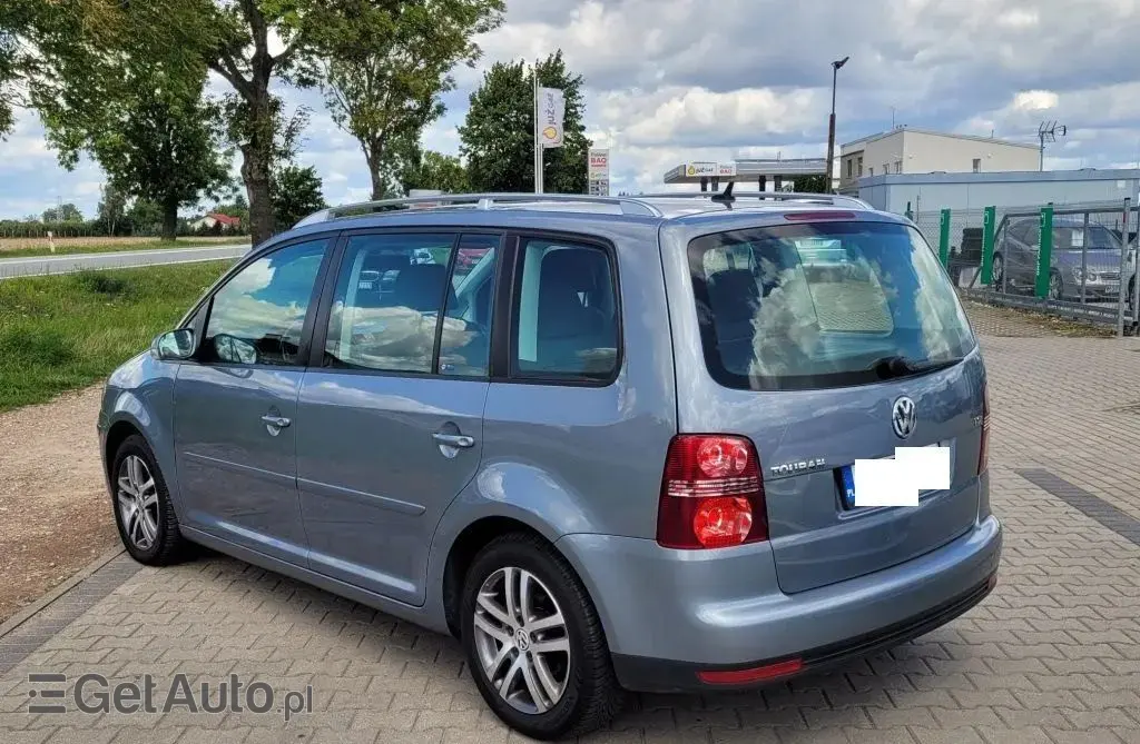 VOLKSWAGEN Touran 