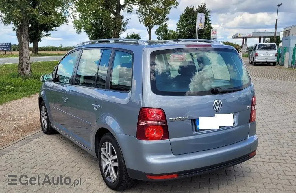VOLKSWAGEN Touran 