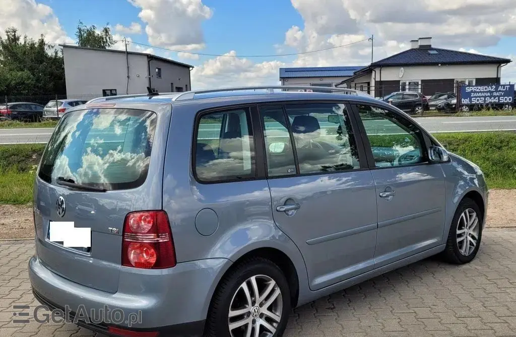 VOLKSWAGEN Touran 