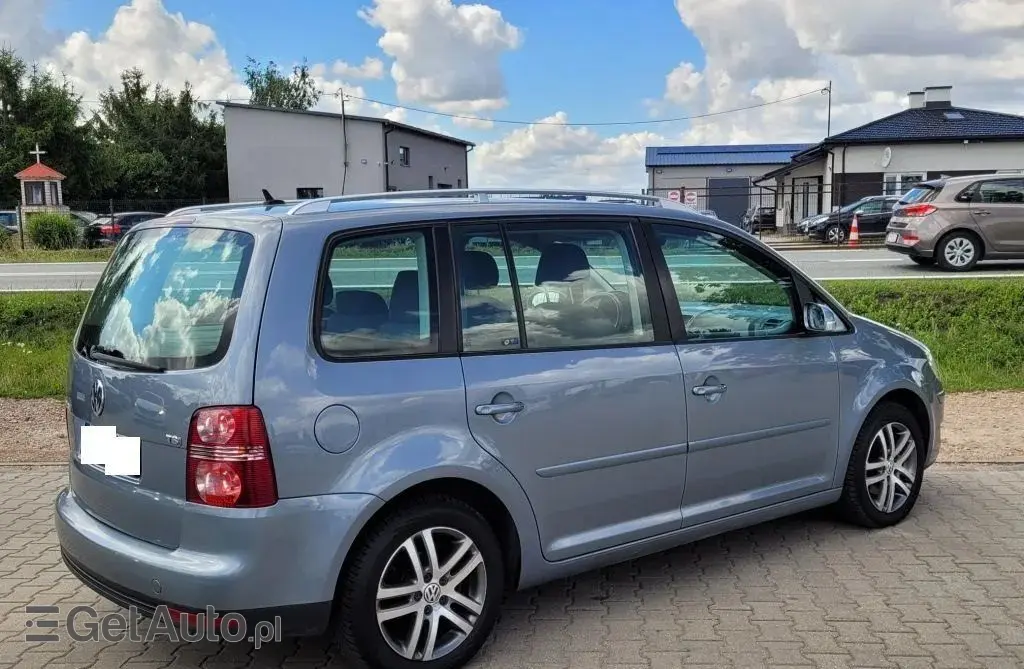 VOLKSWAGEN Touran 