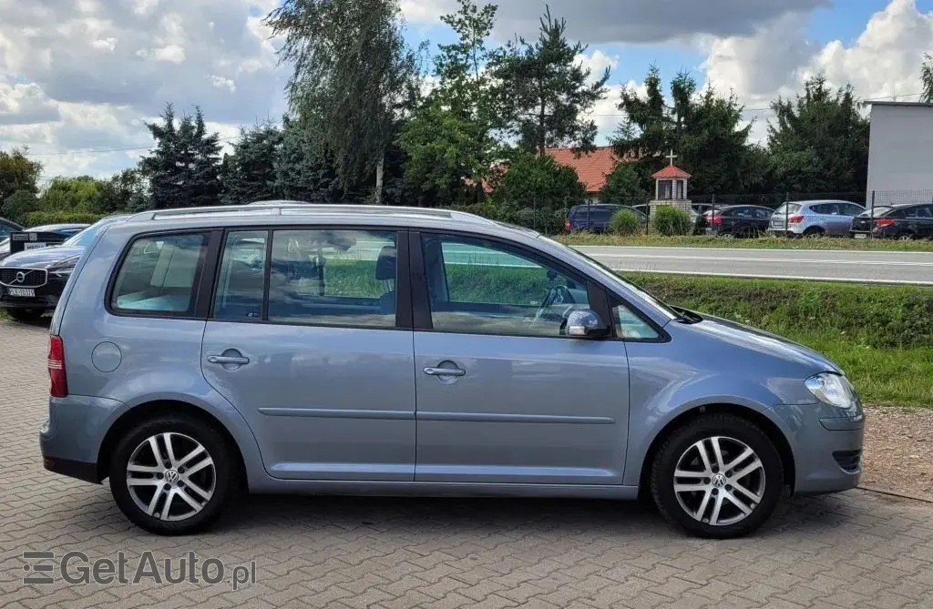 VOLKSWAGEN Touran 