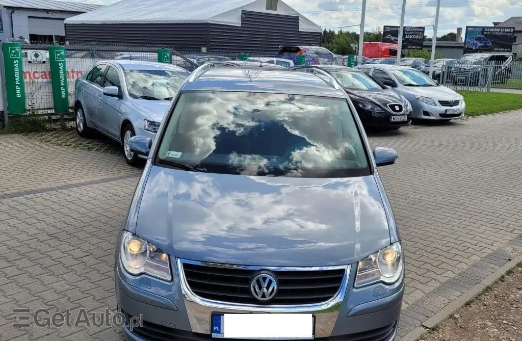 VOLKSWAGEN Touran 