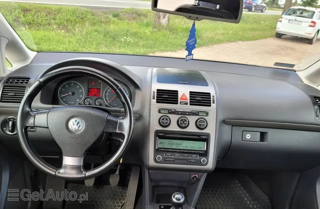 VOLKSWAGEN Touran 