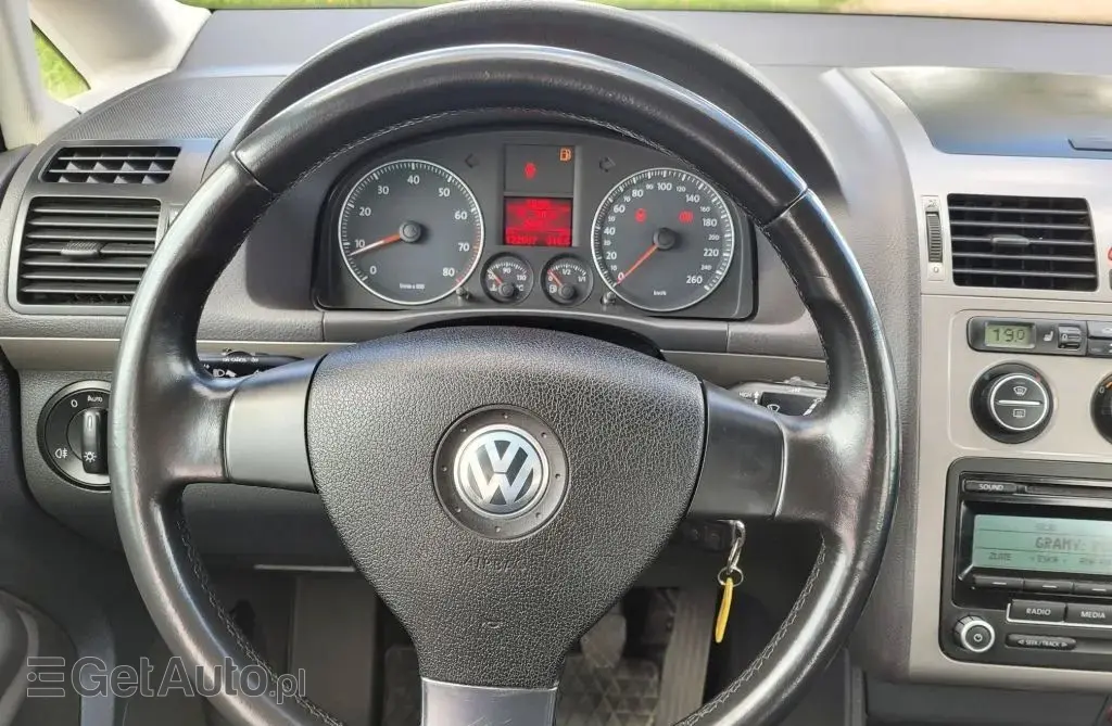VOLKSWAGEN Touran 