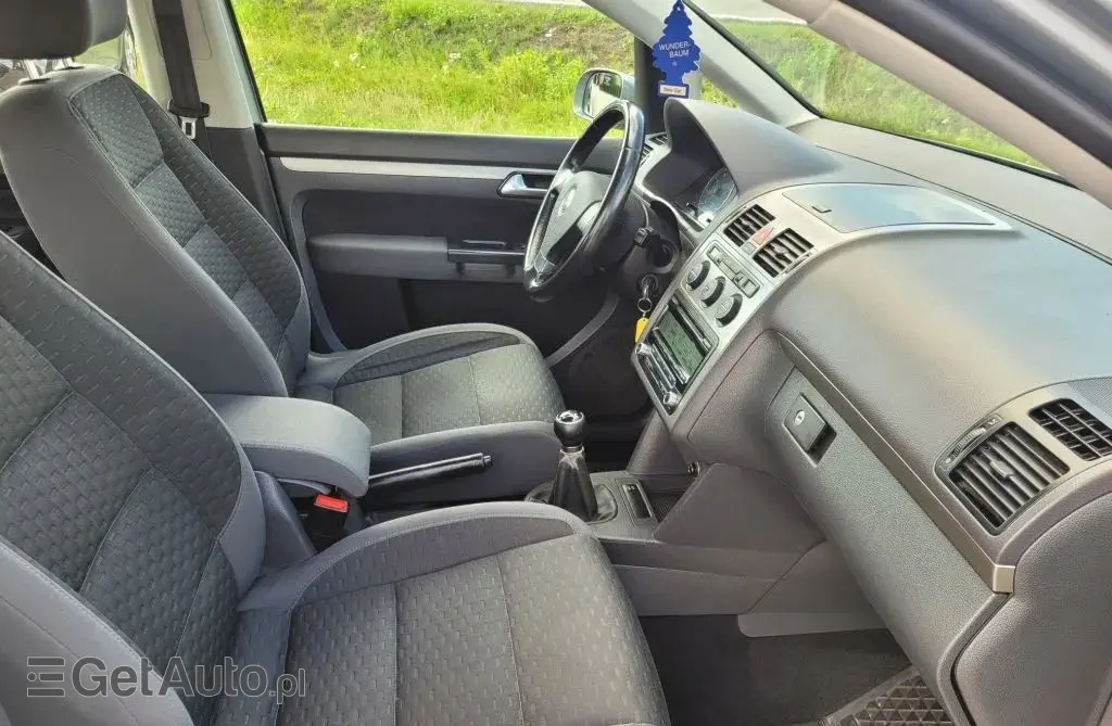 VOLKSWAGEN Touran 
