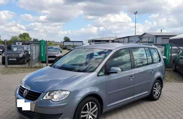 VOLKSWAGEN Touran 