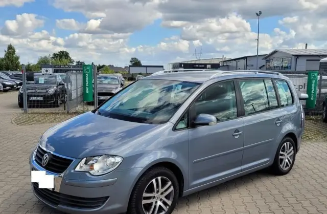 VOLKSWAGEN Touran 