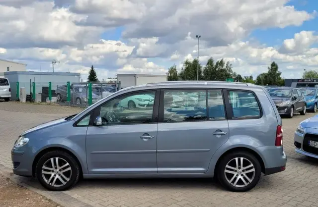 VOLKSWAGEN Touran 