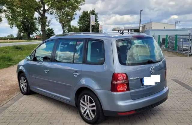 VOLKSWAGEN Touran 